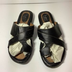 BOC toe  sandals size 8. Black‎ in color